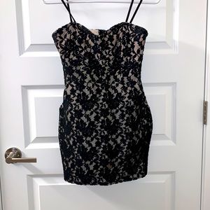 Strapless black and beige floral dress with pockets! From urban behaviour